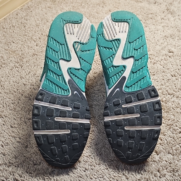 Nike Air Max Emcee Womens Size 8.5 Green Sneakers Tennis Shoes C11 - Picture 7 of 10